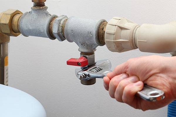 7 Steps to Handling a Pipe Burst In Your Home - Horizon Plumbing